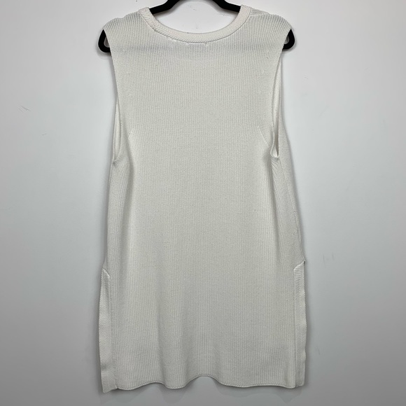 Halston Ribbed Knit Sleeveless Crew Neck Sweater - Picture 2 of 3